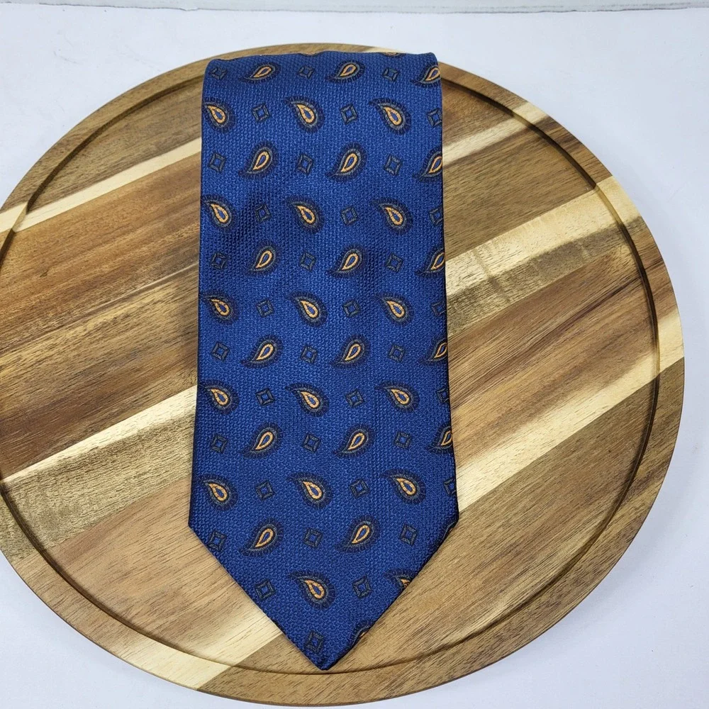Jos A Bank Silk Tie Men Blue Paisley Geometric Made in Italy 4 Inch Wide Classic